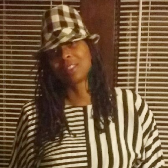 Meet your Posher, Reahnada - Picture 1 of 1